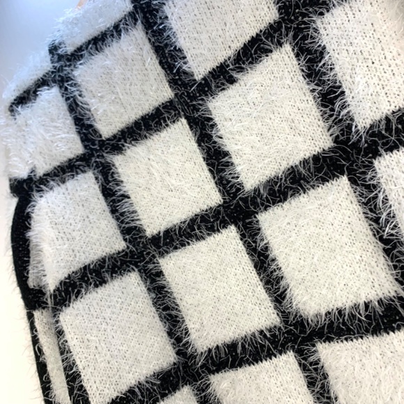 Women’s Buttery Soft Luxurious Black & White eyelash plaid sweater cardigan - Picture 6 of 8